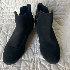 Shoes Size 8.5 Black Side Zip Ankle Boots Faux Suede Round Toe 2.5” Heal